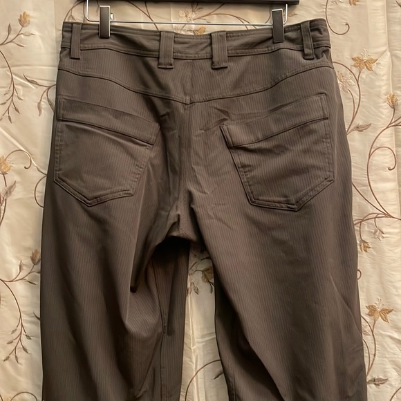 Mens Pants. Lululemon. Mint Condition - Picture 7 of 10